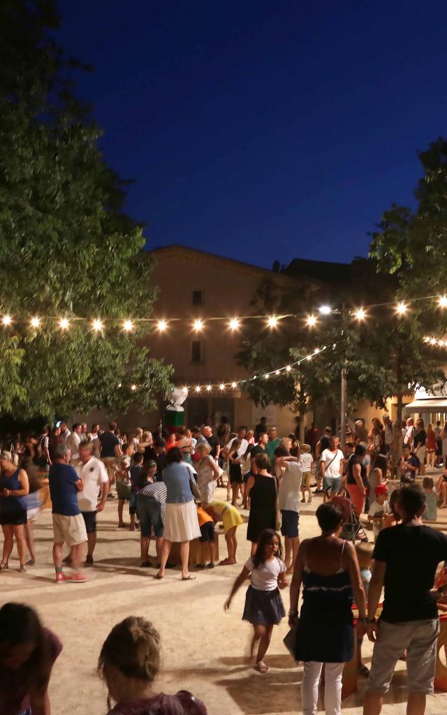 Les Grimaldines Dans Les Rues Festival Golfe De Saint Tropez (11)