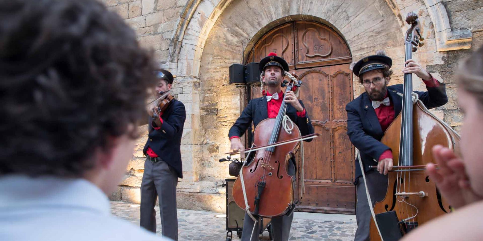 Les Grimaldines Dans Les Rues Festival Golfe De Saint Tropez (22)