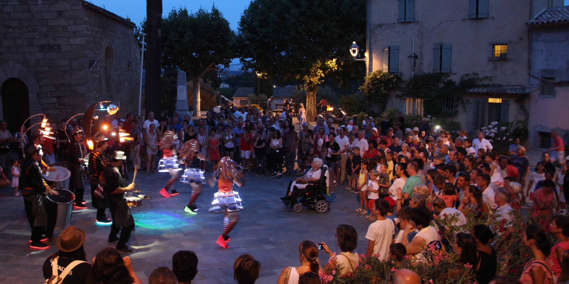 Les Grimaldines Dans Les Rues Festival Golfe De Saint Tropez (27)