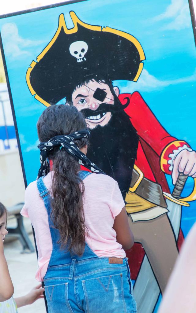 Les Grimaldines Dans Les Rues Festival Golfe De Saint Tropez (28)