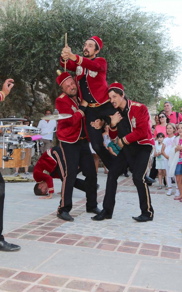 Les Grimaldines Dans Les Rues Festival Golfe De Saint Tropez (35)