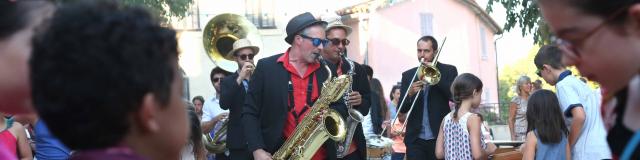 Les Grimaldines Dans Les Rues Festival Golfe De Saint Tropez (40)