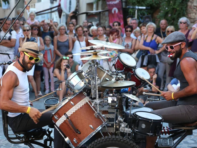 Les Grimaldines Dans Les Rues Festival Golfe De Saint Tropez (47)