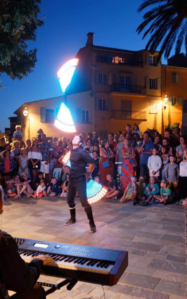 Les Grimaldines Dans Les Rues Festival Golfe De Saint Tropez (48)