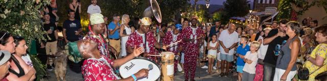 Les Grimaldines Dans Les Rues Festival Golfe De Saint Tropez (6)