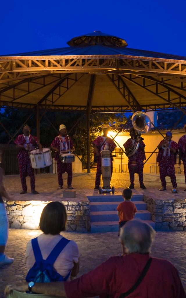Les Grimaldines Dans Les Rues Festival Golfe De Saint Tropez (7)
