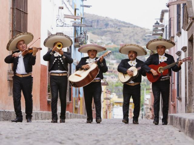 Mariachis 3