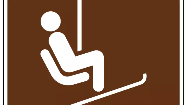 Campingbord van winterrecreatie stoeltjeslift