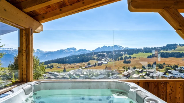 Hotels et chambres d'hôtes en été aux Saisies