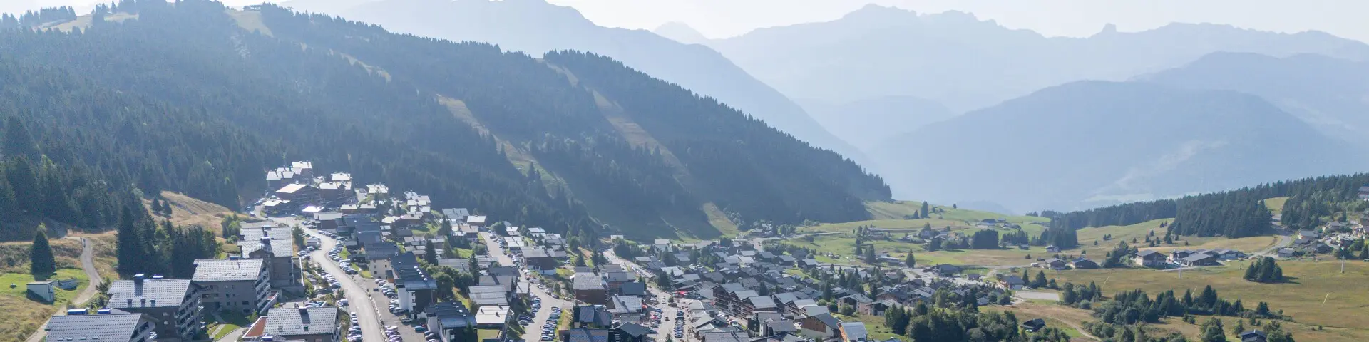Les Saisies village de montagne au coeur du Beaufortain face au Mont-Blanc