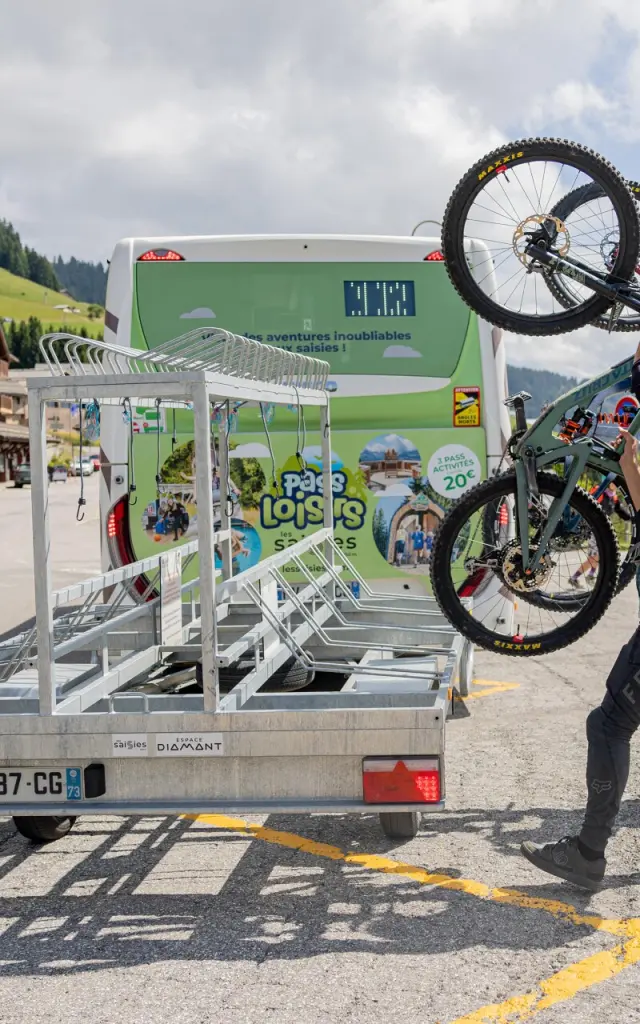 Navettes gratuites aux Saisies et dans le Beaufortain cet été, avec transport de VTT