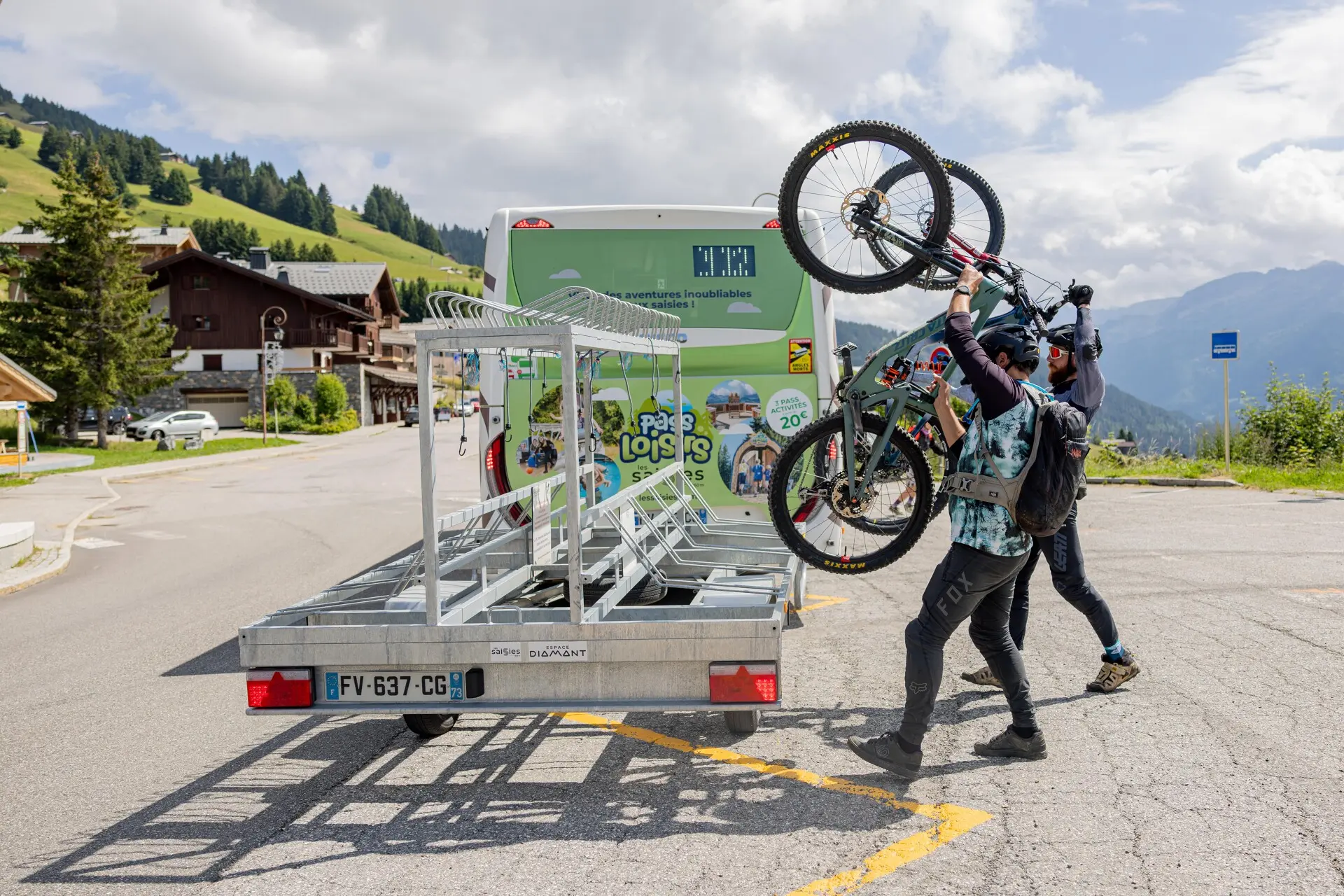 Navettes gratuites aux Saisies et dans le Beaufortain cet été, avec transport de VTT