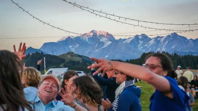 Guinguette des Alpages au col de la Lézette aux Saisies, face au Mont-Blanc