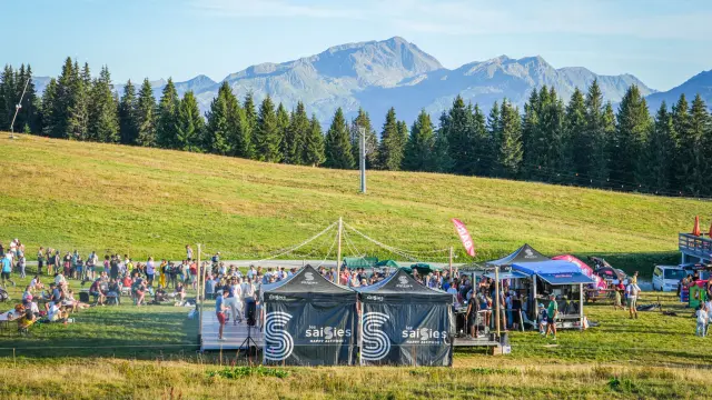 Guinguette des Alpages au col de la Lézette aux Saisies, face au Mont-Blanc