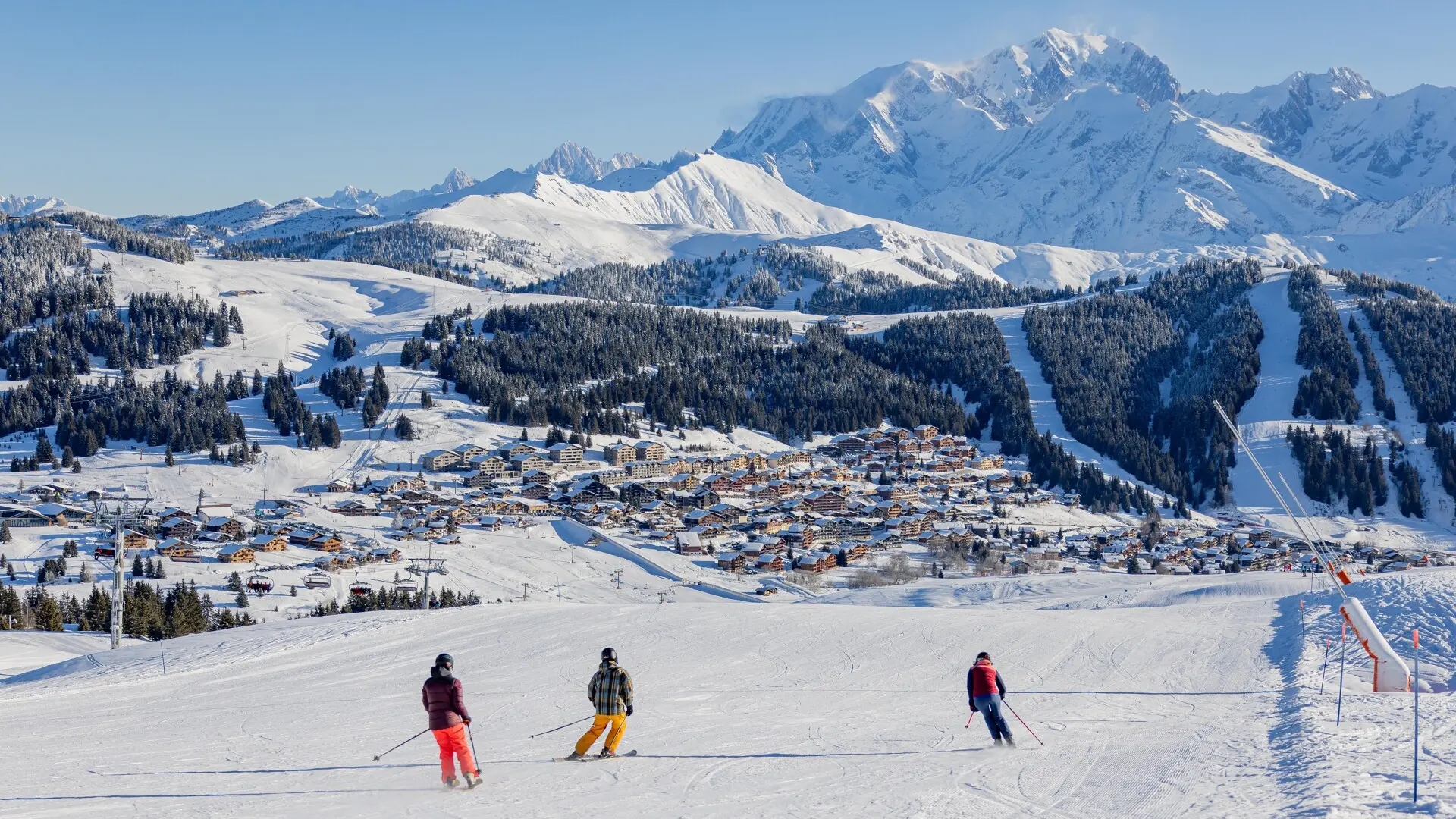 Les Saisies station familiale de ski alpin & nordique face au Mont-Blanc dans le Beaufortain en Savoie