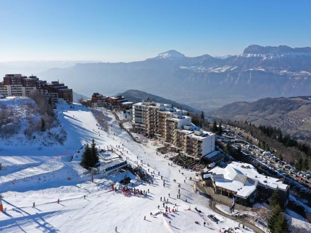 Prapoutel / Les 7 Laux : Vue sur la vallée du Grésivaudan et la ville de Grenoble depuis Prapoutel