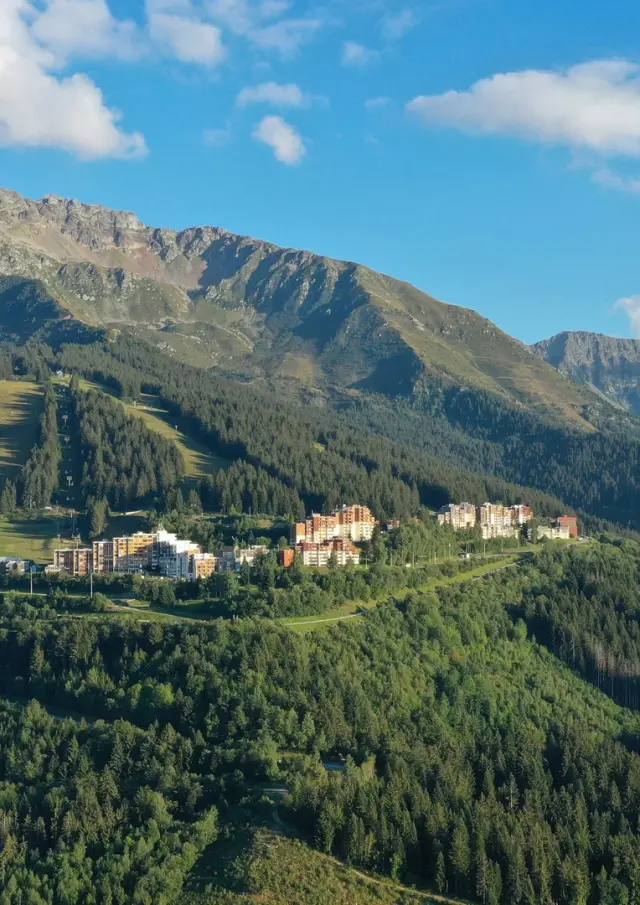 Prapoutel / Les 7 Laux : le site de Prapoutel en mode été