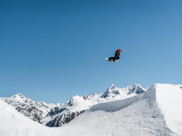 7-laux-snowpark-oakley