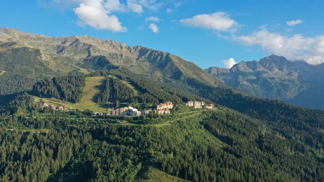 Prapoutel / Les 7 Laux: de site van Prapoutel in zomermodus