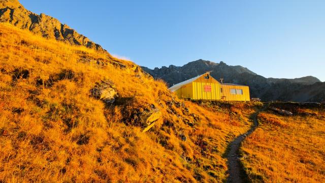 le refuge Jean Collet au coucher du soleil