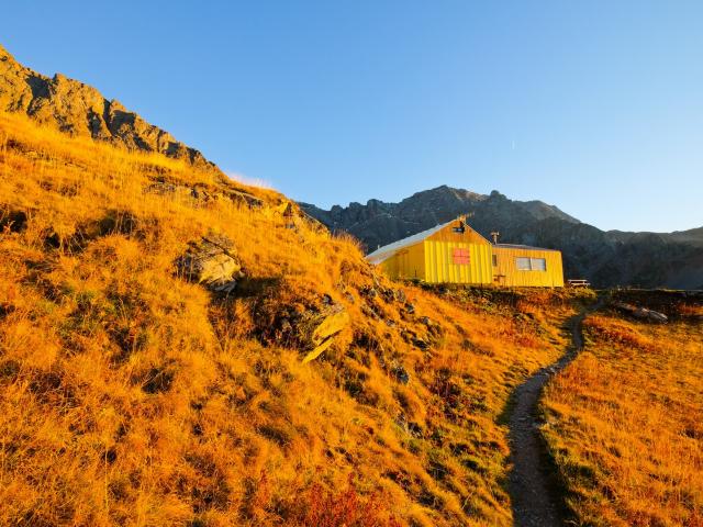 le refuge Jean Collet au coucher du soleil