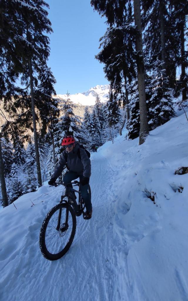 Fatbike éléctrique sur neige aux 7 Laux