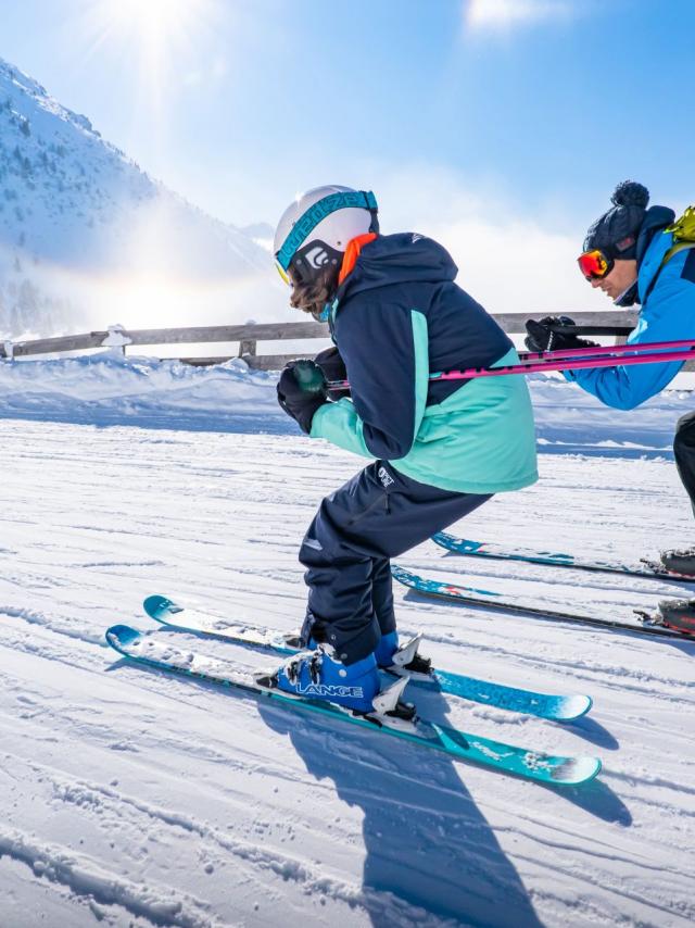 Père et fille qui skient aux 7 Laux