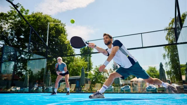 Equipe de padel durant l'entraînement