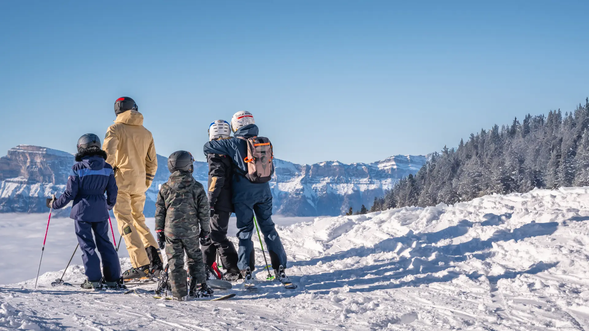 Famille au ski station 7 Laux - Alain Doucé 2024