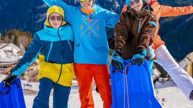 Famille au ski station 7 Laux