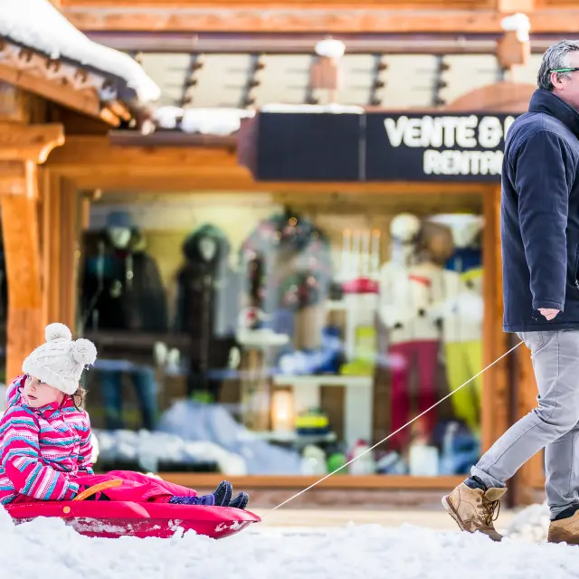 2018 03 05 Luge Enfant Famille Centre Village Lesgets Keno Photographie 8036
