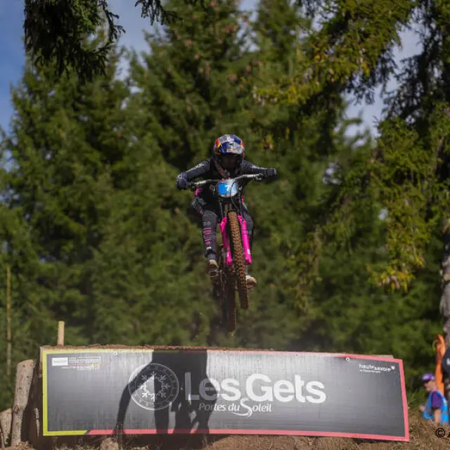 FRANCE, LES GETS 22 aout : Felix Griffiths of Team Great Britain durant les UCI Downhill World Cup | Finals elite et U23 aux Gets le 22 aout 2026, France. (Photo by Mateo Sgambato/Agence Zoom)