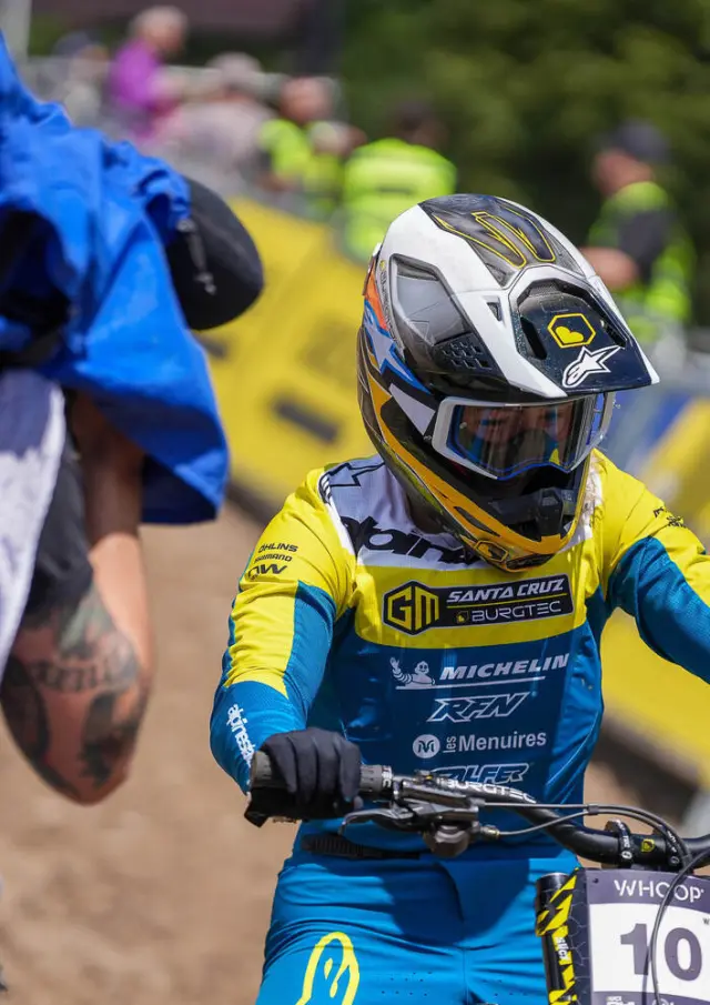 FRANKRIJK, LES GETS, 22 augustus: Ava Chaumet Lagrange van Team France neemt deel aan de UCI Downhill World Cup | Finales elite en U23 in Les Gets op 22 augustus 2026, Frankrijk. (Foto: Mateo Sgambato/Agence Zoom)