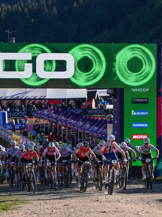 FRANCE, LES GETS 23 aout :  at the start durant les UCI Cross-country Olympic World Cup (XCO)  elite et U23 aux Gets le 23 aout 2026, France. (Photo by Mateo Sgambato/Agence Zoom)