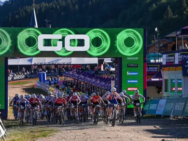 FRANCE, LES GETS 23 aout :  at the start durant les UCI Cross-country Olympic World Cup (XCO)  elite et U23 aux Gets le 23 aout 2026, France. (Photo by Mateo Sgambato/Agence Zoom)
