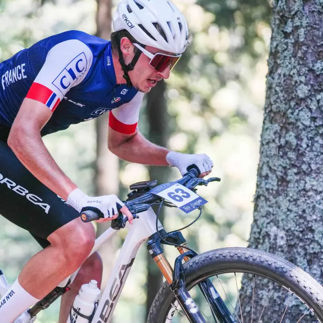 FRANCE, LES GETS 23 aout : Rossel Jules in action durant les UCI Cross-country Olympic World Cup (XCO)  elite et U23 aux Gets le 23 aout 2026, France. (Photo by Mateo Sgambato/Agence Zoom)