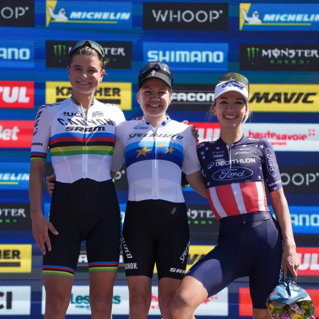 FRANCE, LES GETS 23 aout : Sina Frei of Team Switzerland takes 1st place, Jenny Rissveds of Team Sweden takes 2nd place, Savilia Blunk of Team United States takes 3rd place durant les UCI Cross-country Olympic World Cup (XCO)  elite et U23 aux Gets le 23 aout 2026, France. (Photo by Mateo Sgambato/Agence Zoom)
