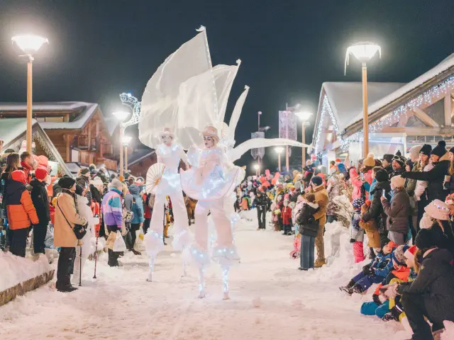 2024 12 24 Les Gets Parade Noel Web @corentin Croisonnier 28