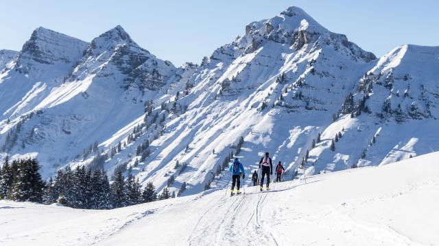 Morgins, le 18.01.2017. Trois itinéraires de Randonnée à Skis ont été balisés et amménagés sur le domaine skiable de Morgins  (Images13.ch / Christian HOFMANN)