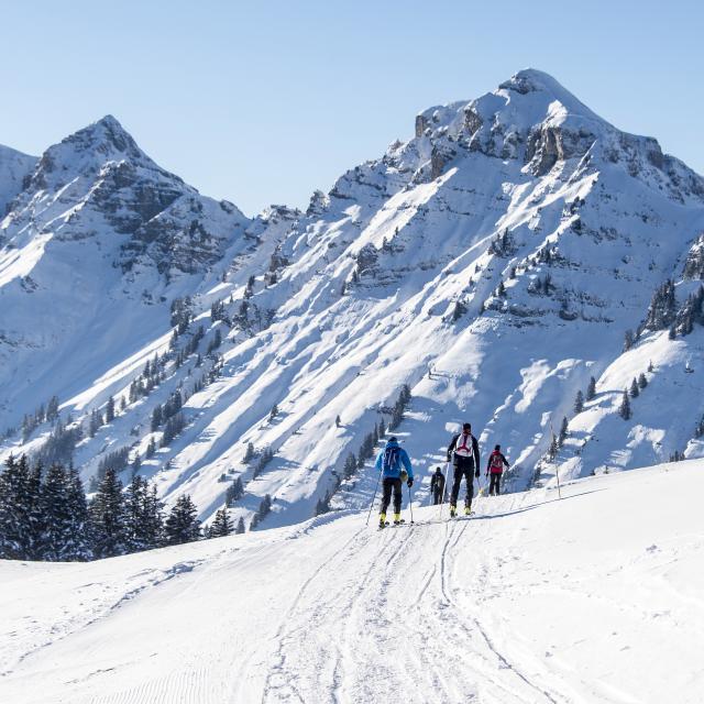 Morgins, le 18.01.2017. Trois itinéraires de Randonnée à Skis ont été balisés et amménagés sur le domaine skiable de Morgins  (Images13.ch / Christian HOFMANN)