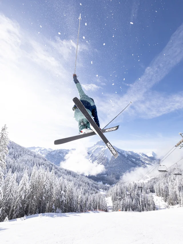 Ski- und Landschaftsfotografien aus der Gegend von Braitaz, La Chapelle d'Abondance (Portes du Soleil, Vallée d'Abondance). Verschneiter Mont Grange, Tannen unter Schnee, First-Track-Atmosphäre mit makellosen Pisten.