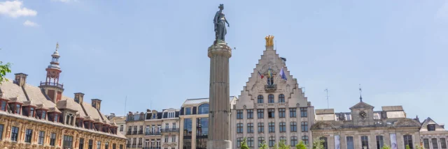 Lille vue de la grand place avec la déesse et la voix du nord Centre Ville