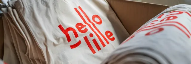 Photo de totebags Hello Lille dans le train Axe Nord TGV
