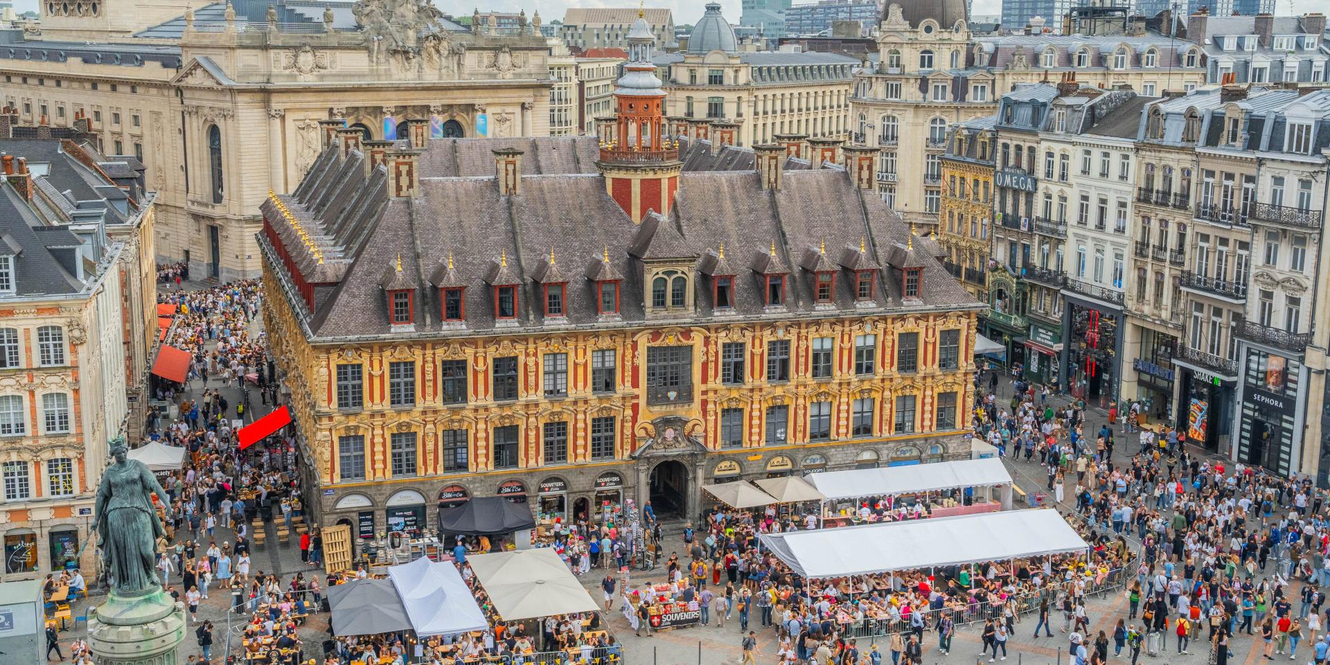 La Vieille Bourse durant la Braderie de Lille 2023