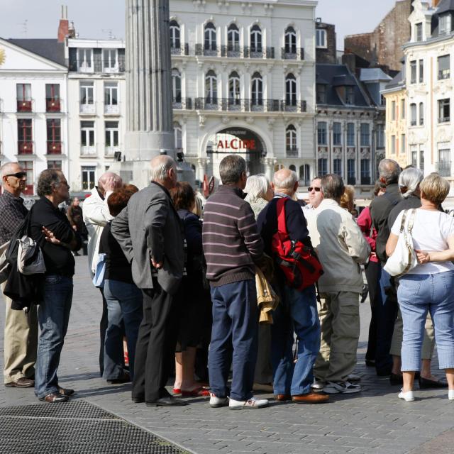 Group tour of the Grand Place