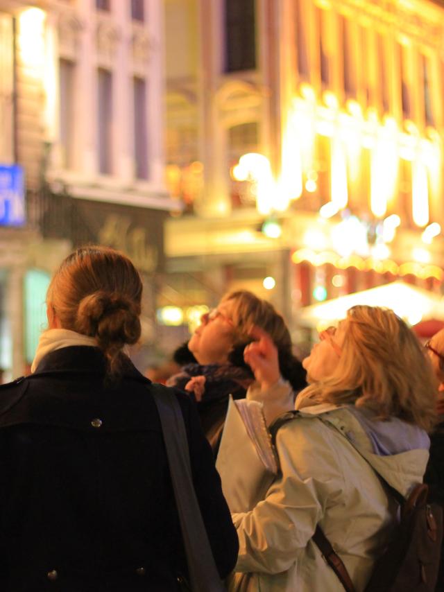 Visite guidée de nuit sur la Grand'Place devant le Théâtre du Nord