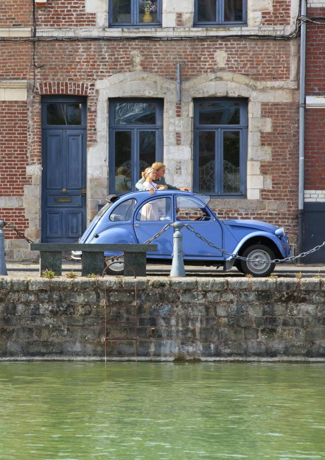 Visite en 2 chevaux sur le quai du Wault