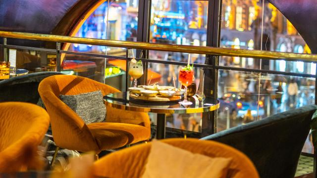 Intérieur du bar The View, au Carlton