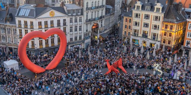 Parade Utopia sur la Grand Place par lille3000