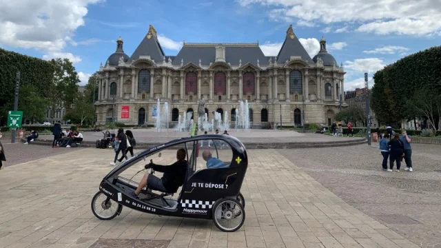 Taxi-bike tour in front of the Palais des Beaux-Arts